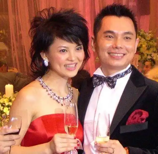 周艳泓被初恋丈夫宠成掌中宝一生最庆幸的是和李厚霖分手