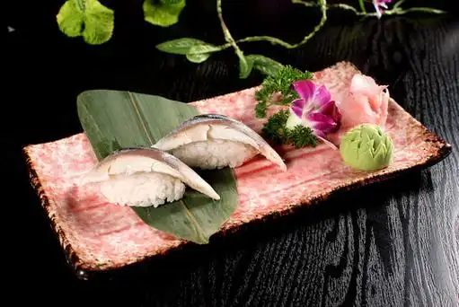 醋青鱼寿司图片