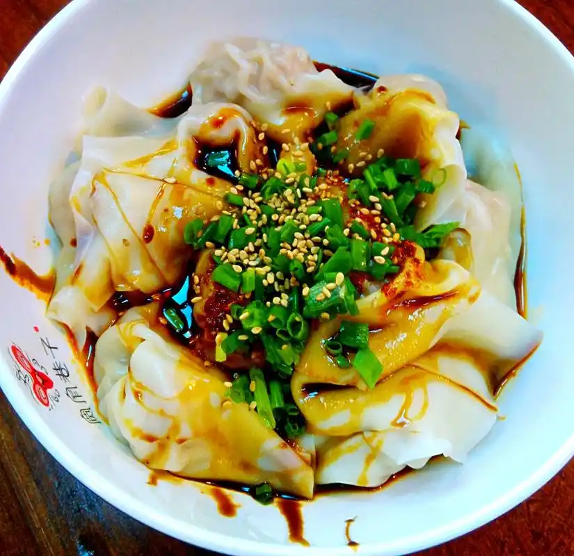 四川龙抄手是什么?感觉好高大上!外地人看后笑称太常见_成都