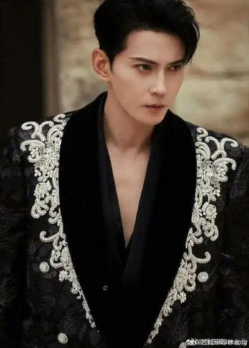 徐正溪异瞳##徐正溪真空西装