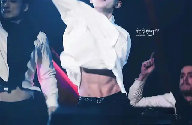 明星最撩人的部位朱一龙的泪眼千玺的腹肌白宇的玫瑰花刺