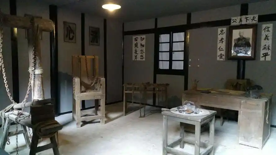 1939年,国民党军统特务逼死矿主,霸占煤窑,在此设立监狱.