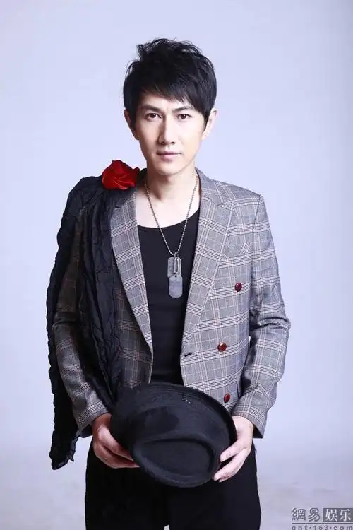 何明翰俏皮写真