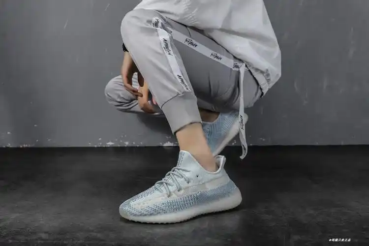 特价yeezy350v2冰蓝uk7