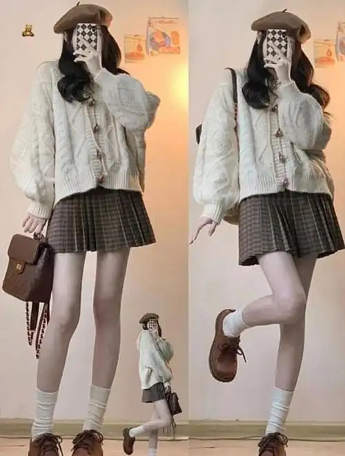 针织毛衣与百褶裙,是秋冬季节中许多小个子女生喜爱的穿搭,白色针织