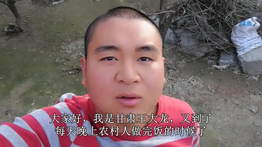 甘肃农民人的晌午饭,农村妈妈做了两种大饼,农家饭你喜欢吃吗