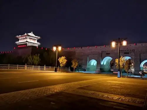 大同市古城墙夜景.