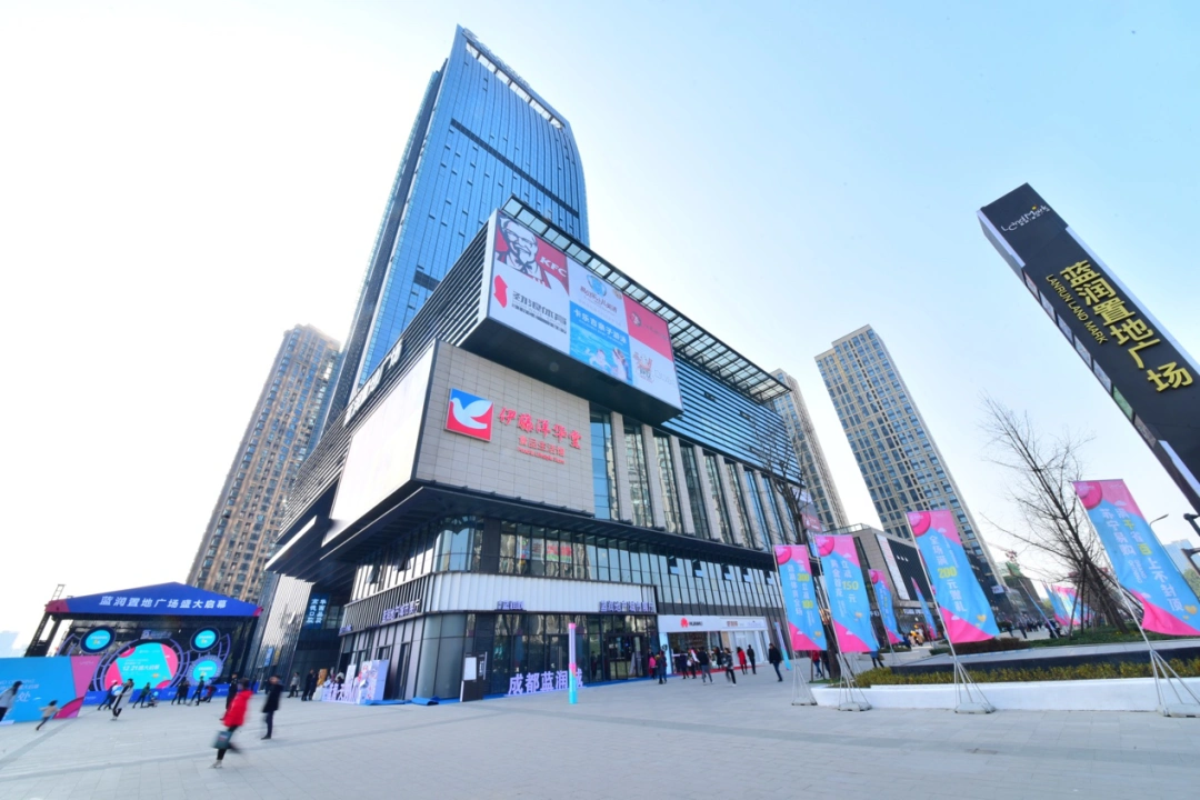 蓝润置地广场业已成为成都城南的最新地标.