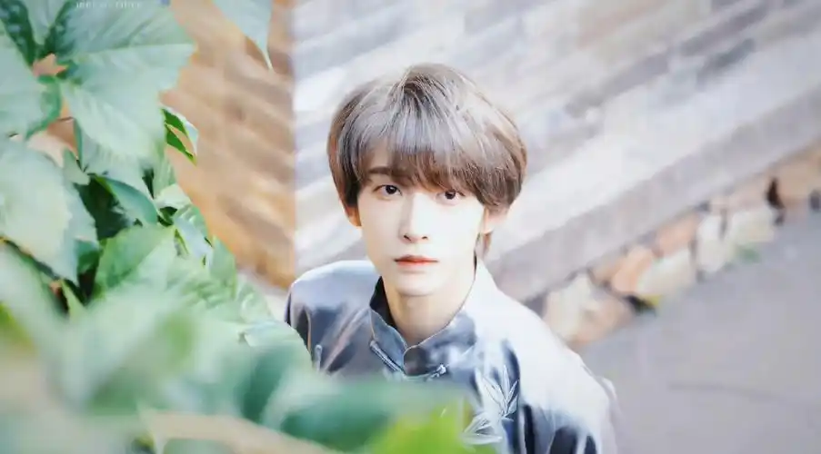 刘宇关于灰发爱豆身上的民国气息