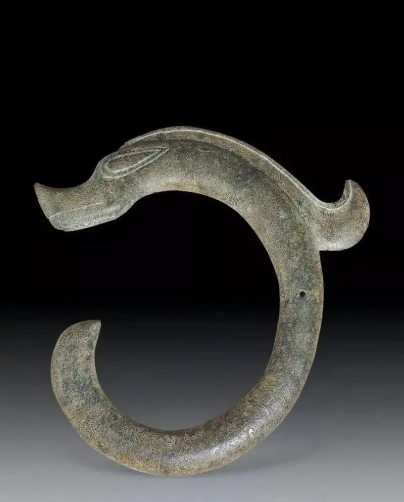 每日艺赏|华夏银行图标61史前玉雕c字龙 98 中国史前玉石雕刻