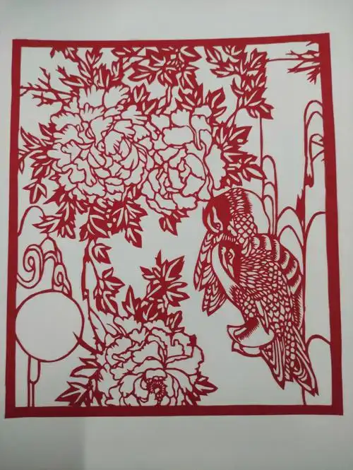 手工课完成的刻纸画