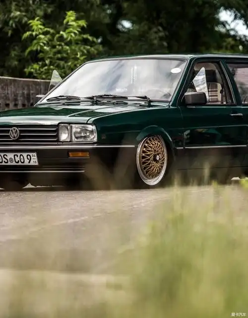 文艺和情怀的结合—大众桑塔纳旅行低趴改装