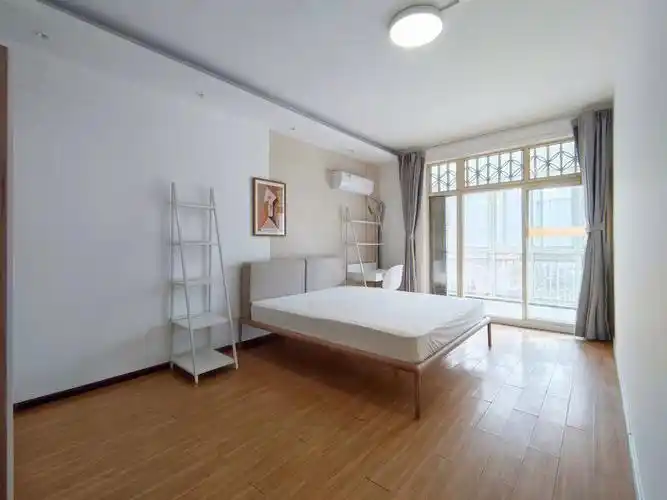 新发展附近20平超大阳台房