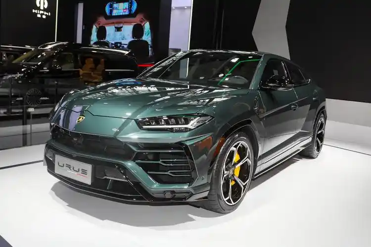 兰博基尼汽车成功了,360多万买urus,v8发动机 8at
