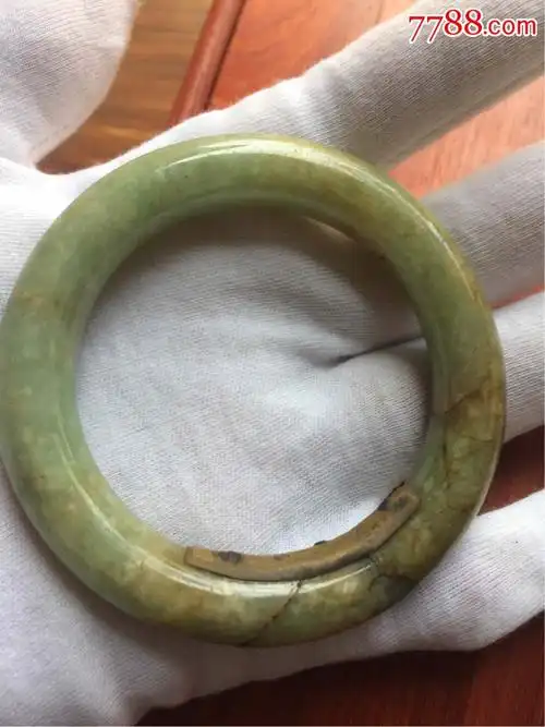清代老翡翠手镯