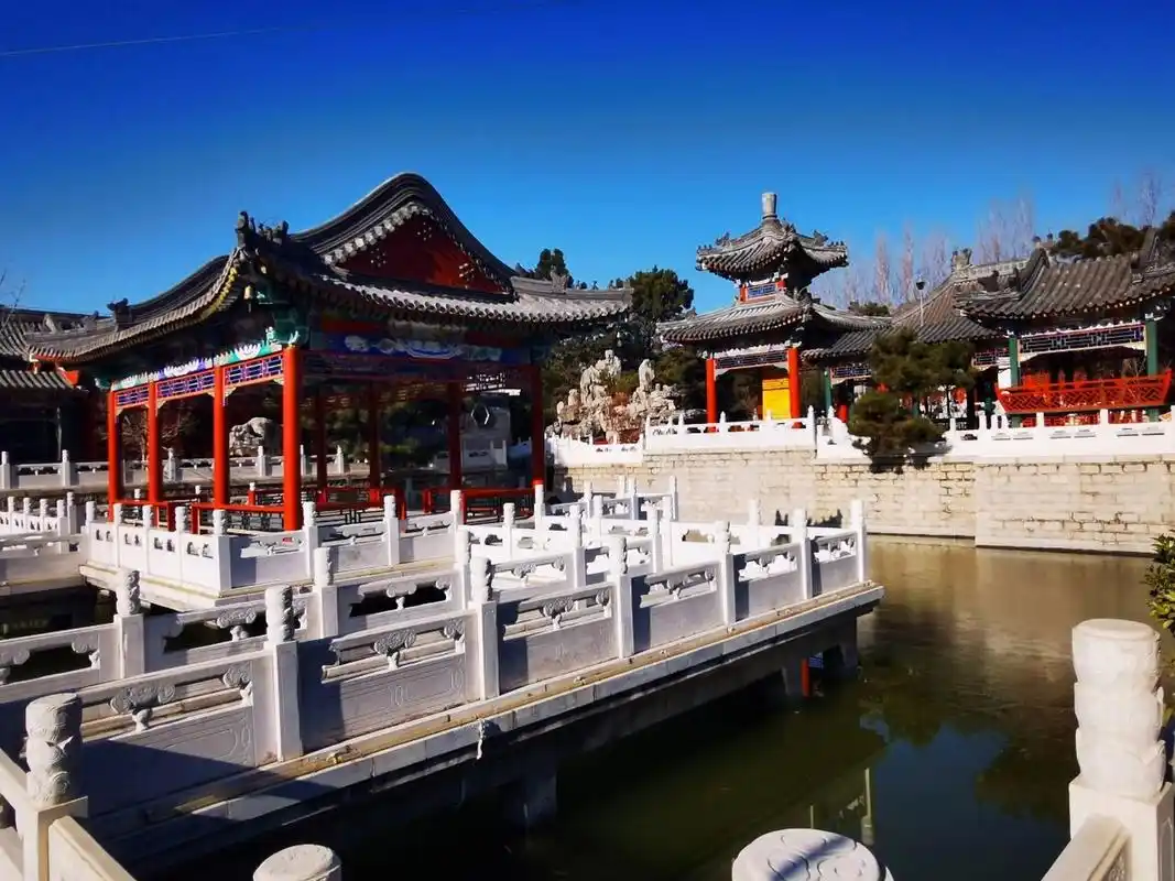 北京昌平区艺麓园 艺麓园是古代红泥沟行宫基础上,投资30亿人民币建起