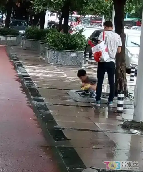 温州街头现"大便弟",受不了啦!(图)