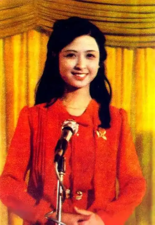 因侧影迷人被剧组选中红楼梦尤二姐扮演者张明明的艺术人生