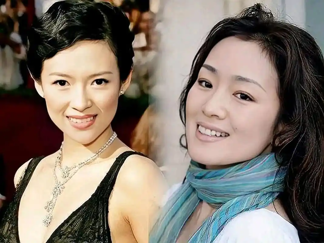 巩俐牵着章子怡的手,两人出现在颁奖舞台上,这一幕被摄像师抓拍到