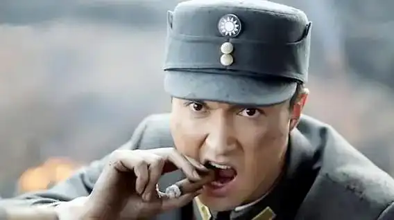 新亮剑战场上抽雪茄喝咖啡毁尽经典你还记得李云龙那句我的意大利炮吗