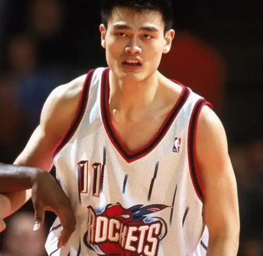 姚明或许在nba的荣耀并不多,但他为火箭队的贡献有目共睹