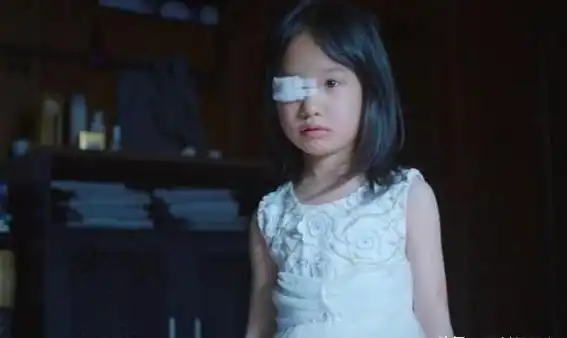 93年青海母亲虐待6岁女儿,热油灌嘴沙线封口,出狱立马挖女儿坟