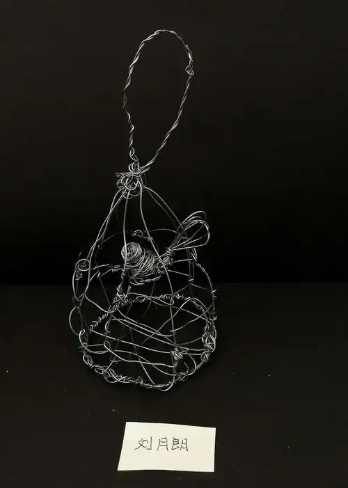 写美篇        素描班课程分为几个板块:一个是平面纸上表现立体造型