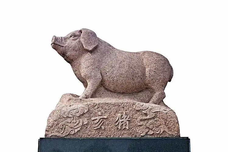 猪生肖属相雕塑