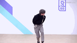 卢本伟变身蔡徐坤打篮球动作妖娆颜值惊艳毫无违和感