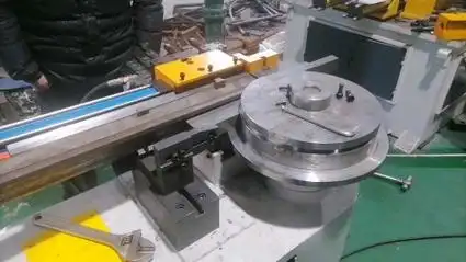 方管单头液压63弯管机,数控单头液压方管角铁角钢弯管机设备调试现场