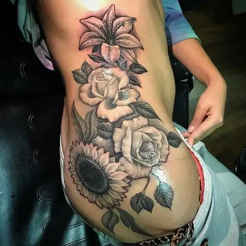 薄小姐腰侧百合玫瑰太阳花纹身图案
