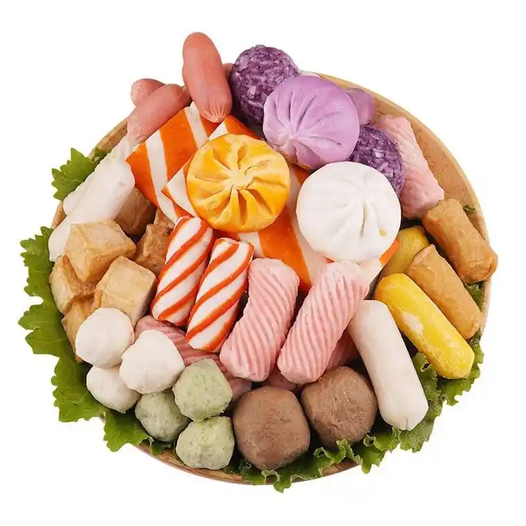 火锅丸子食材组合麻辣烫关东煮甜不辣撒尿牛肉丸子鱼肉丸配菜批发视频