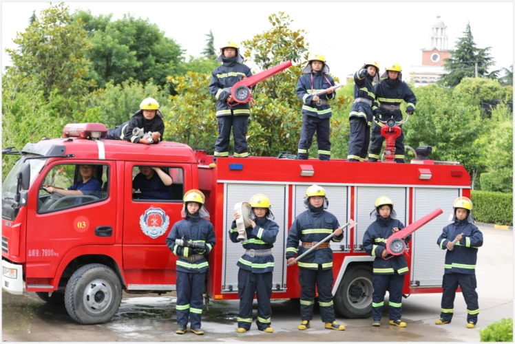 在消防企业进行实习.