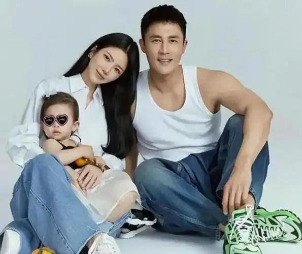 王灿住院老公杜淳贴身陪伴否认二胎揣测杜淳婚后状态越来越好