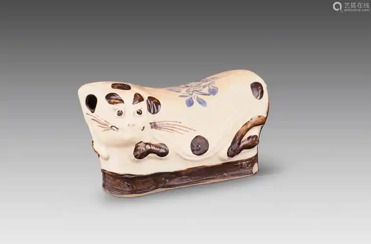 清代 白釉黑彩猫形枕-【成交 价格 图片】