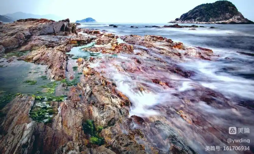 惬意黑排角400年历史的惠州盐洲岛,海浪的鬼斧神工,把海滩岩石变成