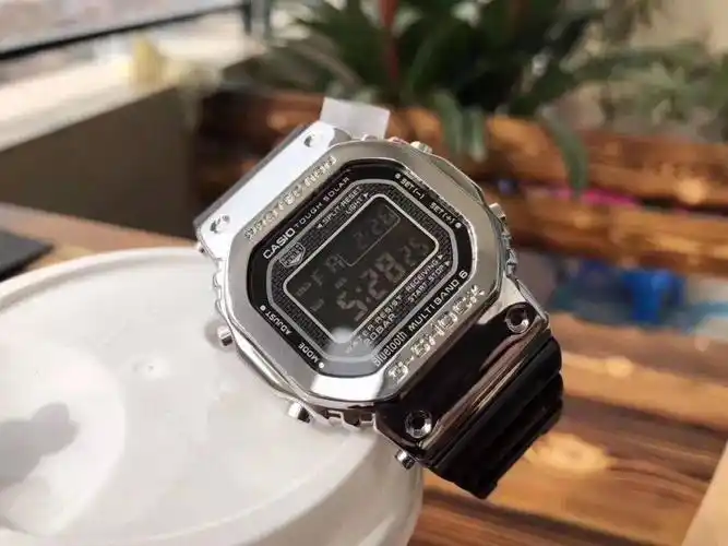 今天跟大家分享的好物是卡西欧gmw-b5000