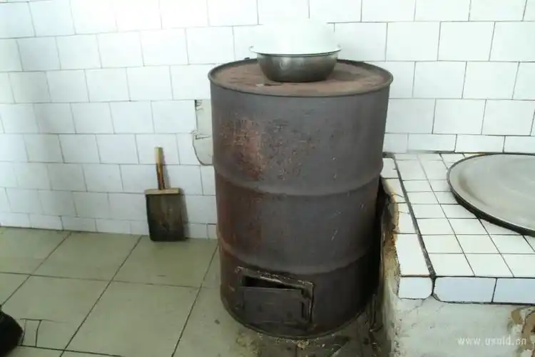 柴油桶做的铁炉子