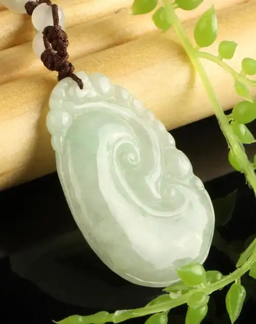 中性a货翡翠豆绿玉如意吊坠 附证书