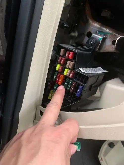 喇叭不是响,保险丝和继电器位置在哪里_大众_帕萨特 _汽车大师