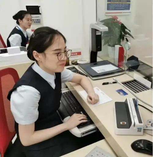 银行柜员月薪就三千,离职的员工却很少,原来还有这些优点不知道