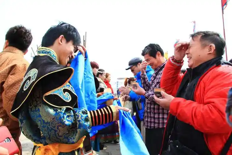 第一杯下马酒就会酒不醉人人自醉