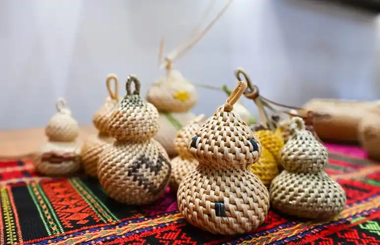 博鳌亚洲论坛主题公园展出的黎族藤编产品(4月22日摄).