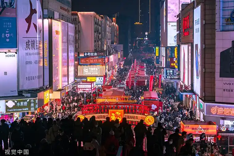 山东首个青岛台东凭啥拿下全国示范步行街