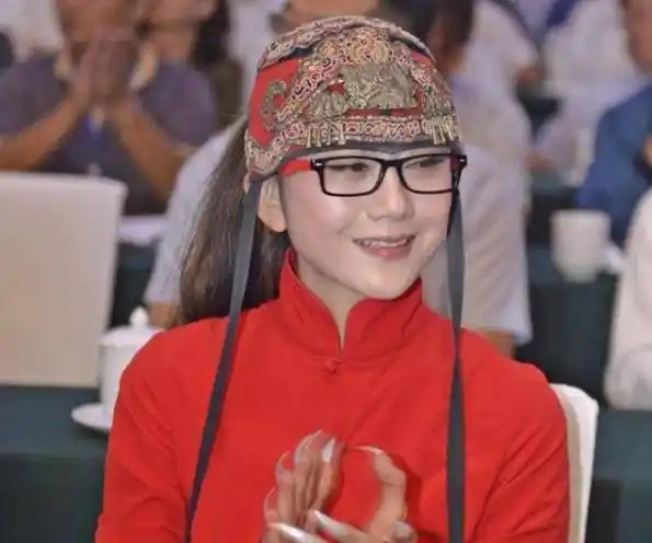 62岁杨丽萍生图曝光,没了百万修图师的颜值,这状态不服不行_舞蹈_孔雀