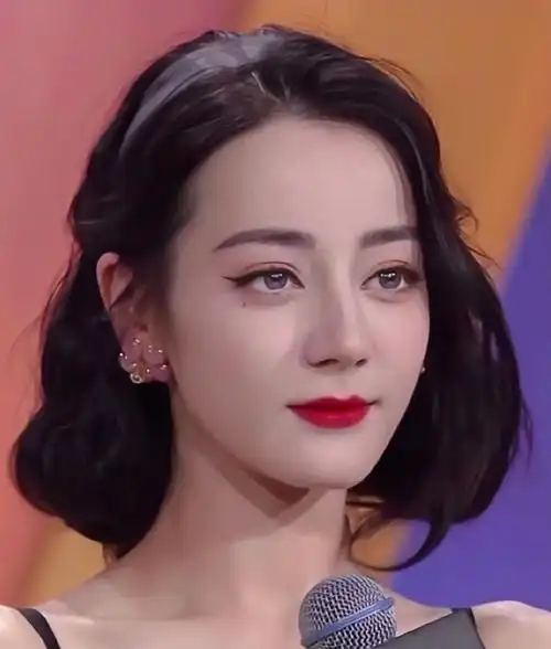 迪丽热巴复古短发简直就是迪士尼在逃公主