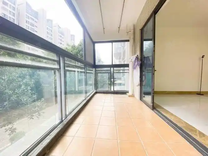 一品湖山小区新商品房居住密度低南北通透满五