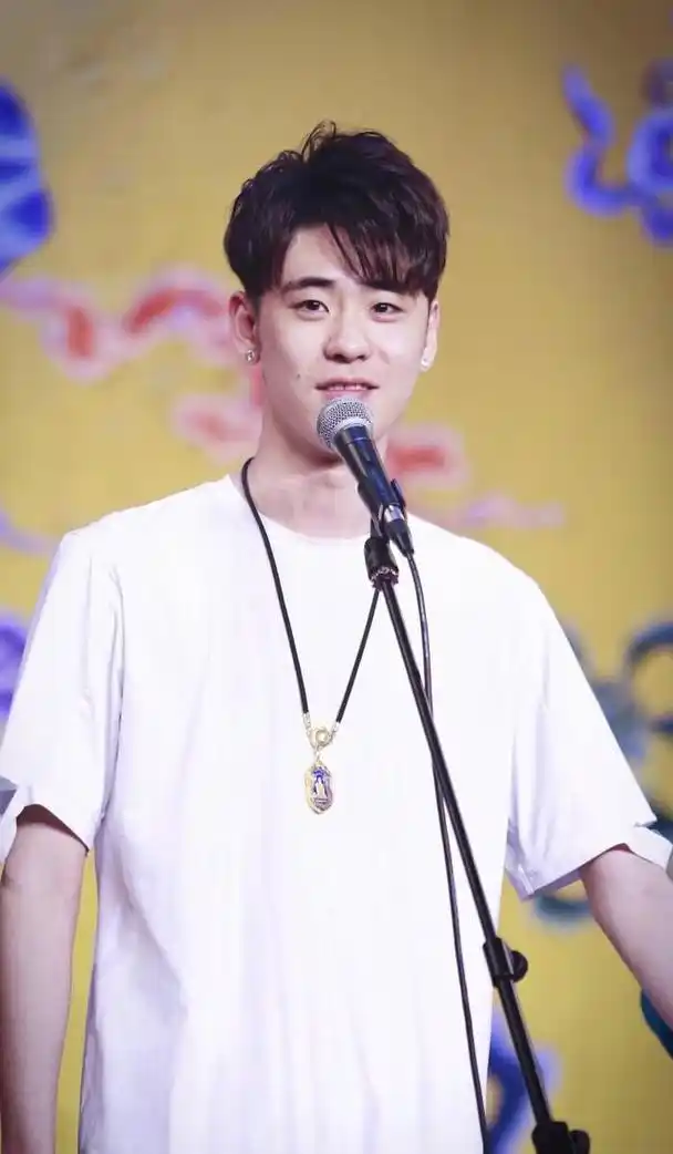 32岁的张云雷为何放弃德云社封箱大典转头却开起演唱会