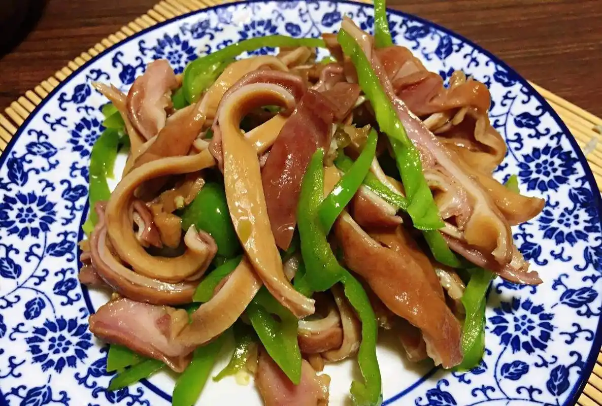 炒猪肚时,不要再焯水了,教你一招,炒出来的猪肚又脆又嫩又好吃