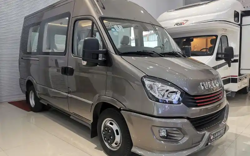 依维柯豪华七座商务车,金冠欧胜之星奔驰品质